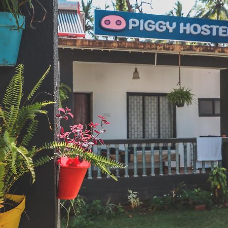 Piggy Hostel Vagator Bagian luar foto