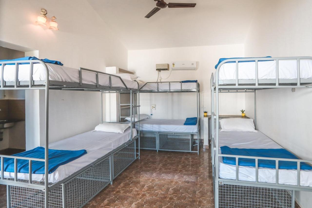 Piggy Hostel Vagator Bagian luar foto