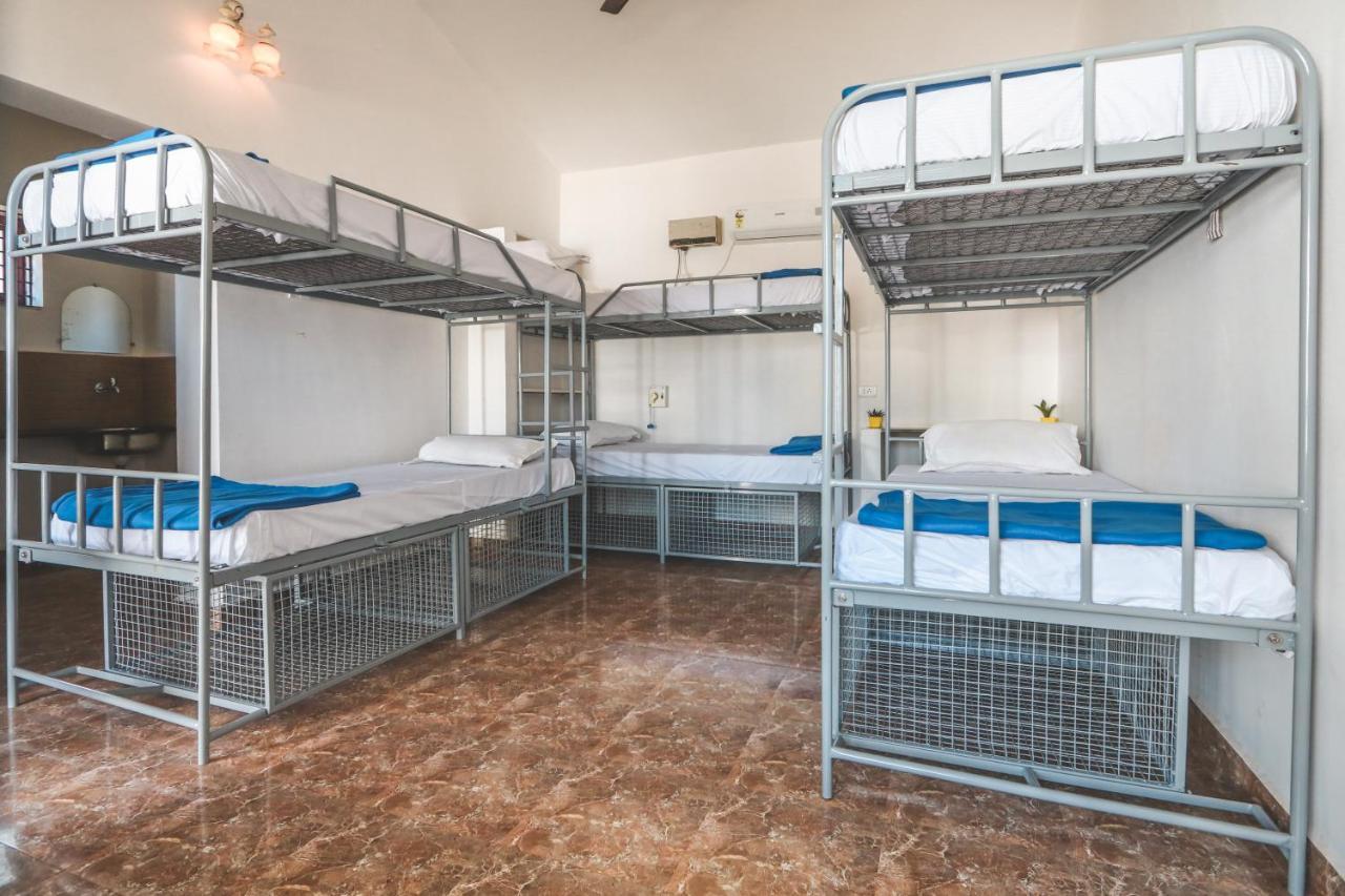 Piggy Hostel Vagator Bagian luar foto