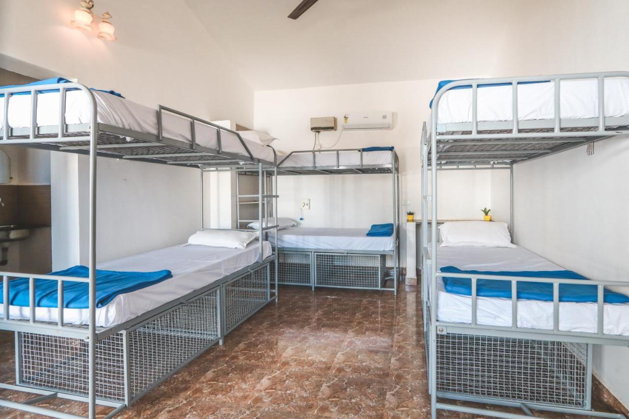 Piggy Hostel Vagator Bagian luar foto