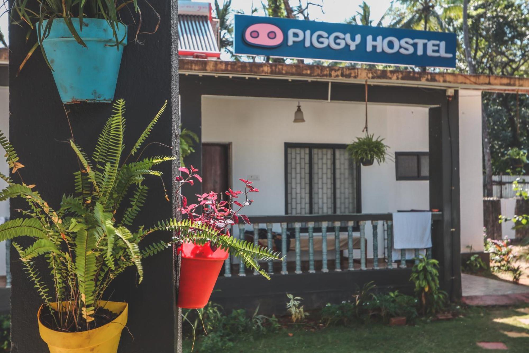 Piggy Hostel Vagator Bagian luar foto